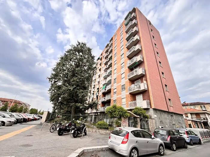 Appartamento quadrilocale in vendita in Via Vibò, Torino