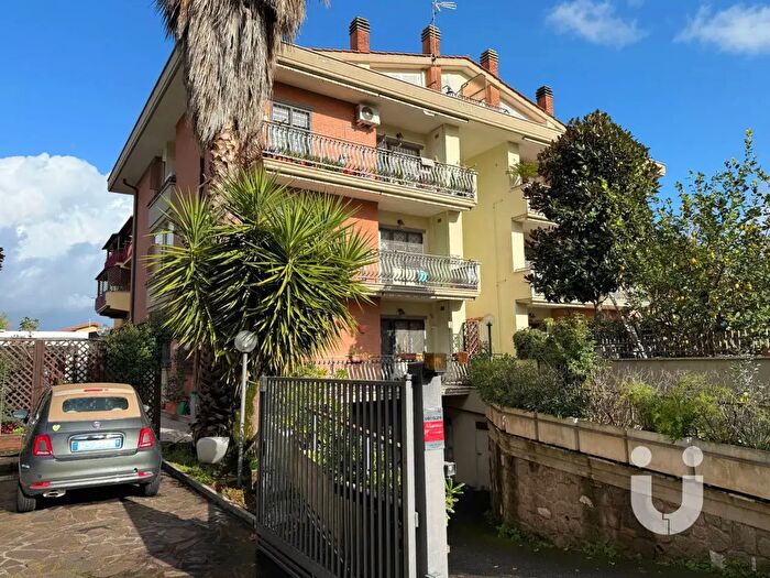 Appartamento quadrilocale in vendita in Via della Tenuta del Casalotto, Roma