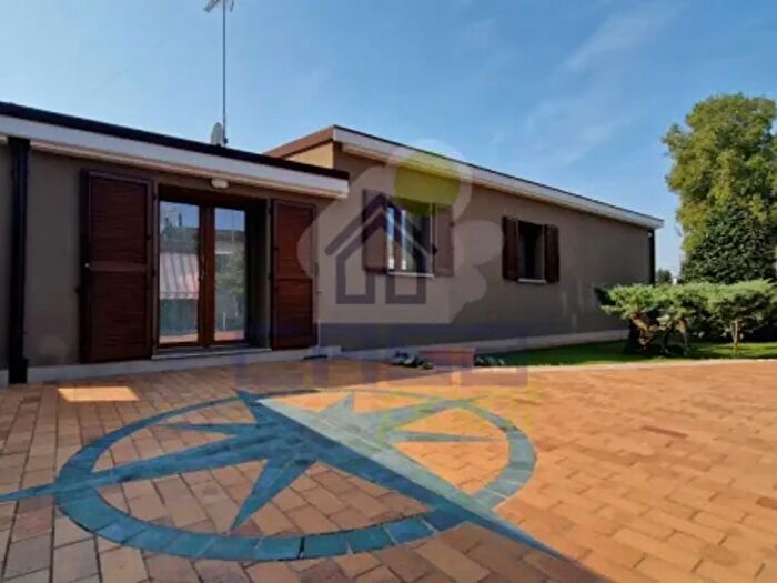 Casa quadrilocale in vendita in Via Volontari del Sangue, Cremona