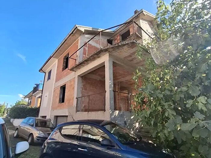 Casa trilocale in vendita in Via Marrano, Broccostella