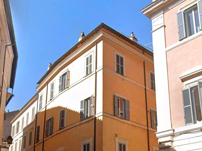 Appartamento trilocale in affitto in Via Monterone, Pantheon, Roma