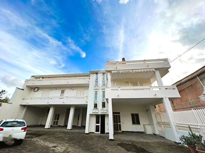 Casa con 10 locali in vendita in Via Giovanni Boccaccio, Casapesenna