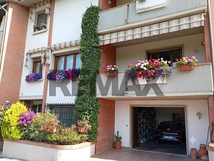 Casa con 10 locali in vendita in Montecatini Terme