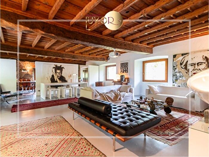 Appartamento trilocale in vendita in Via Montello, Castello Di Brianza