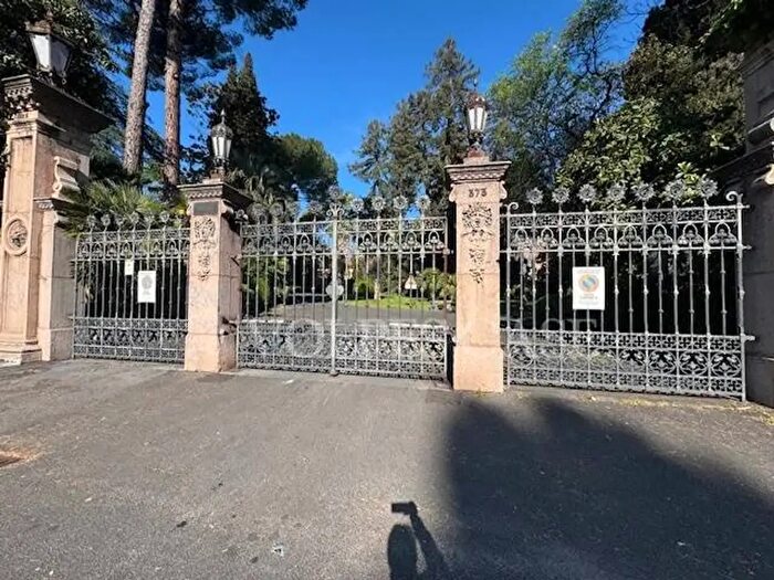 Appartamento con 7 locali in vendita in Via Nomentana, Roma