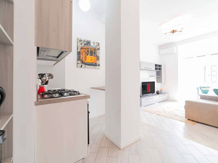 Appartamento bilocale in affitto in Via Tonale, Centrale, Milano