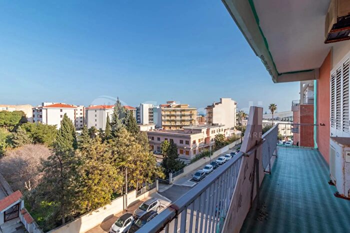 Appartamento con 5 locali in vendita in Largo Dicone, Siracusa