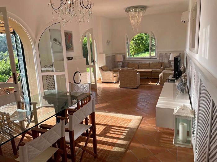 Casa con 6 locali in vendita in Portoferraio