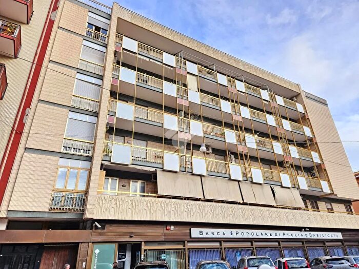 Appartamento con 5 locali in vendita in Via Cesare Battisti, Taranto