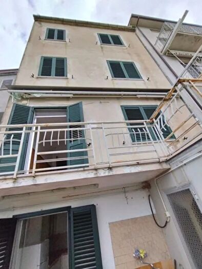 Casa con 9 locali in vendita in Castel Frentano