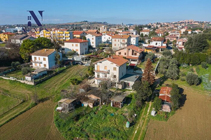 Appartamento quadrilocale in vendita in Via Veterana, Mondolfo