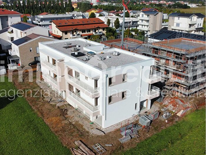 Appartamento trilocale in vendita in Via Rosalba Carriera, San Dona Di Piave