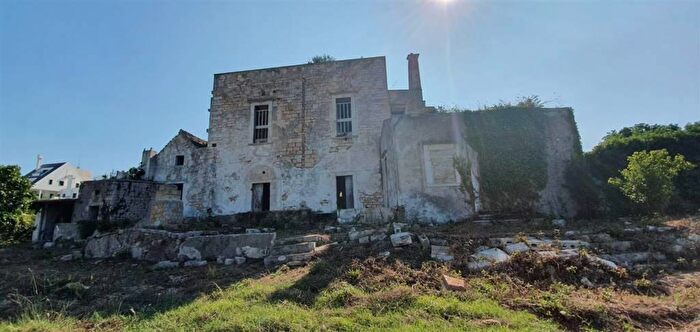 Casa con 8 locali in vendita in Martina Franca