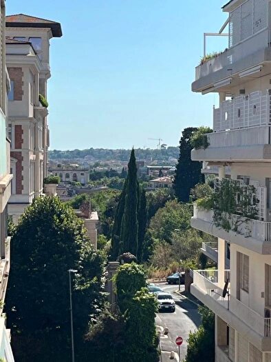 Appartamento con 7 locali in affitto in Via Antonio Gramsci Roma, Roma