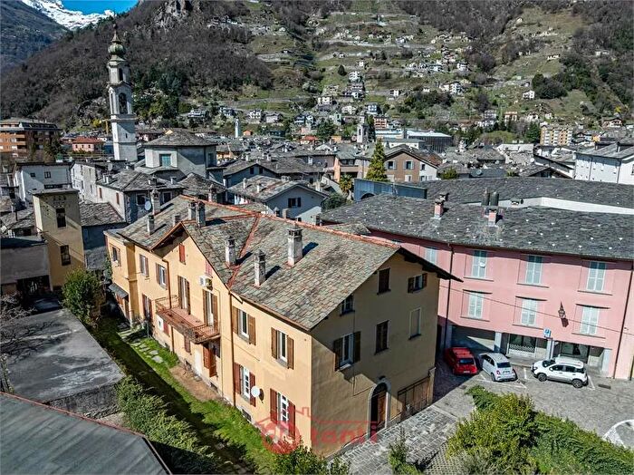 Appartamento con 5 locali in vendita in Via Santa Maria Chiavenna So, Chiavenna