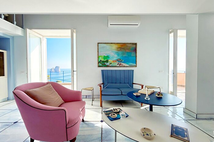 Casa quadrilocale in vendita in Via Marina Piccola, Capri