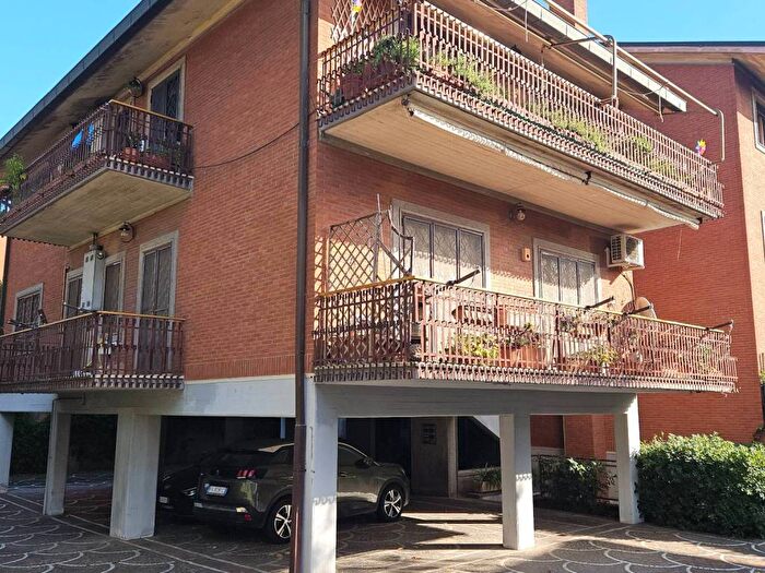 Appartamento con 5 locali in affitto in Quarto Miglio, Roma