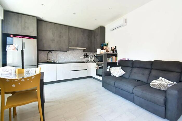 Appartamento trilocale in vendita in Via Nicola Giangi, Rimini