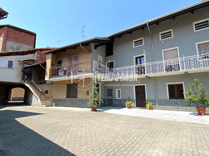 Casa con 8 locali in vendita in Corso San Lorenzo, Candelo