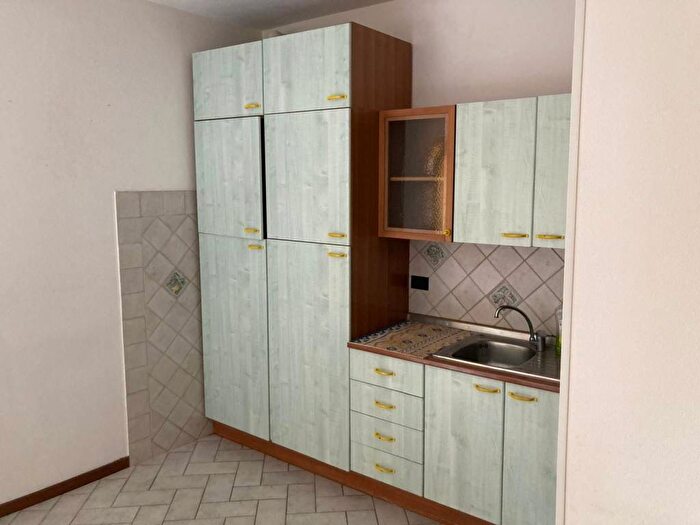 Appartamento bilocale in affitto in Viale Monte Grappa, Centro Storico, Reggio Emilia