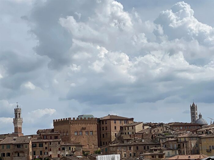 Appartamento con 5 locali in vendita in Siena