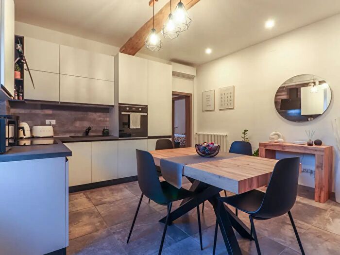 Case in Vendita e in Affitto - 2