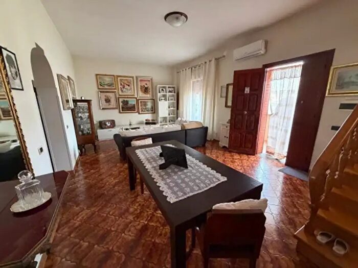 Casa quadrilocale in vendita in Via Trevi, Nettuno