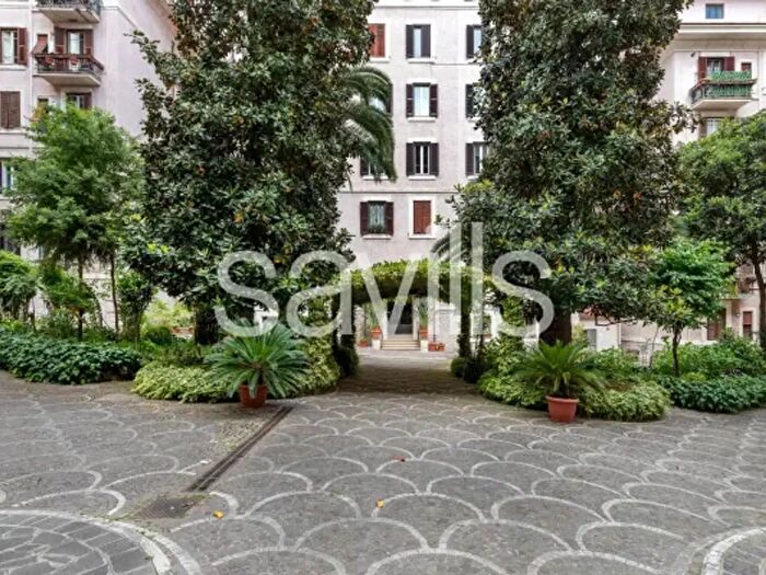Appartamento con 5 locali in vendita in Via Taro, Roma