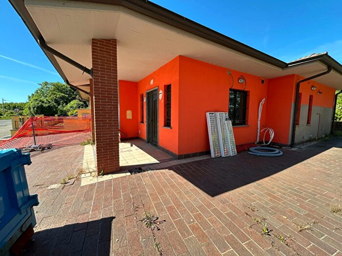 Casa con 5 locali in vendita in Borgonovo Val Tidone