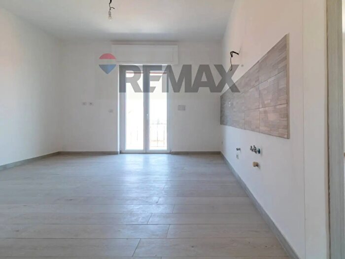 Appartamento trilocale in vendita in Via Corvara, Roma