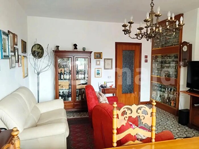 Appartamento con 6 locali in vendita in Via Benedetto Croce, Massa