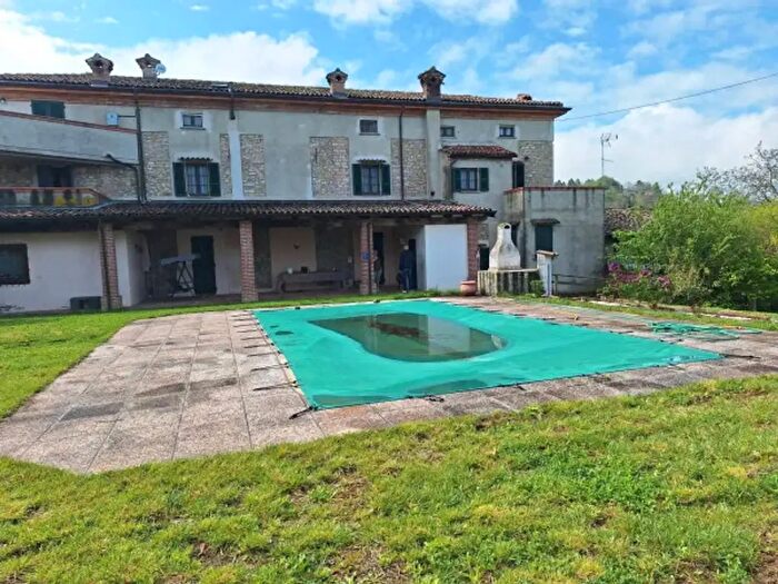 Casa con 6 locali in vendita in Frazione Rezzanello, Gazzola