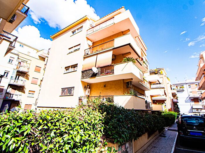 Appartamento trilocale in vendita in Roma