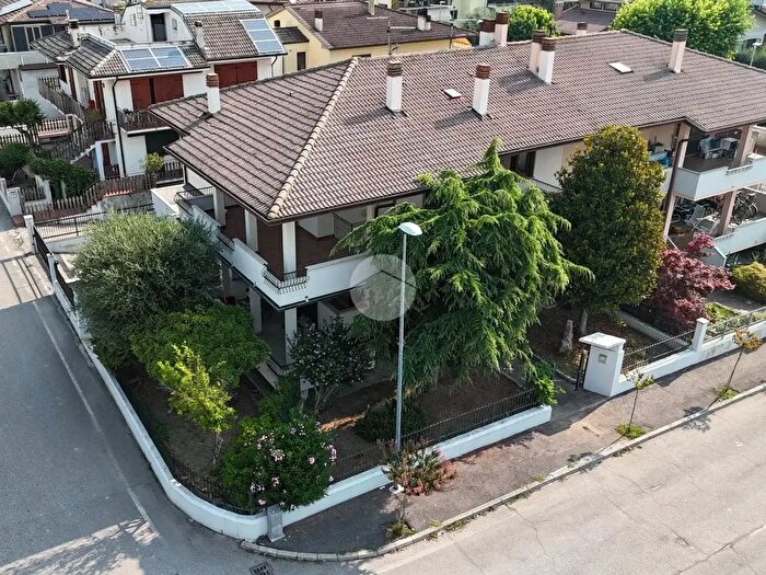 Casa con 5 locali in vendita in Via della Pace, San Bonifacio