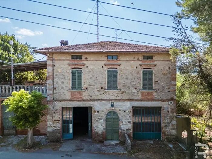 Casa con 6 locali in vendita in Località Drove, Poggibonsi