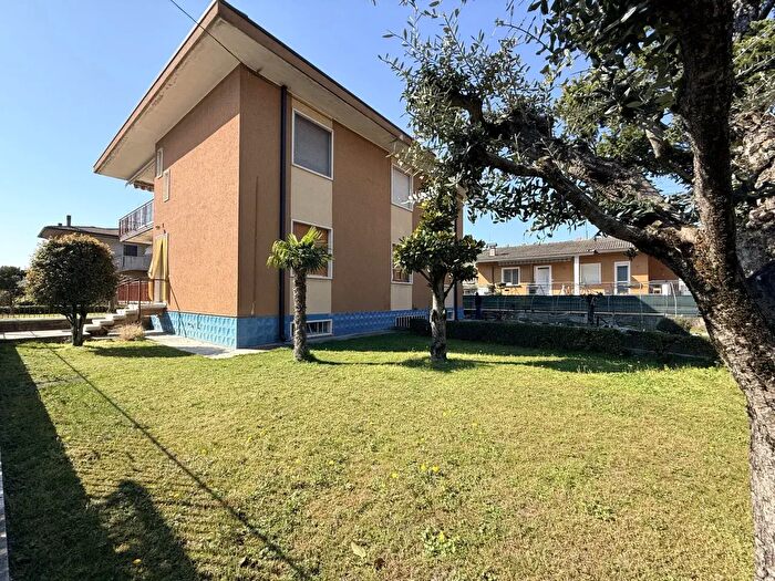 Appartamento quadrilocale in vendita in Via Vittorio Veneto, Castel DAzzano