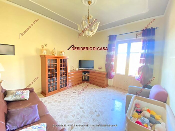 Appartamento con 5 locali in vendita in Via Dante Alighieri Lascari Pa Italia, Lascari