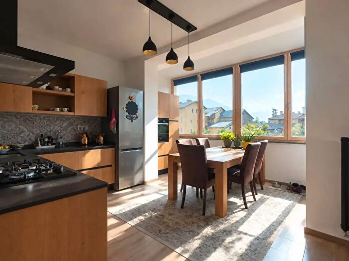 Appartamento con 6 locali in vendita in Via Abbé Joseph Marie Henry, Aosta