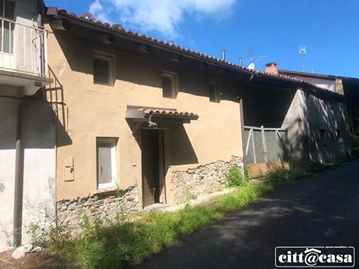 Casa con 6 locali in vendita in Cocconato