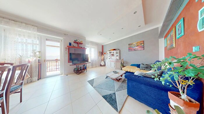 Appartamento con 6 locali in vendita in Corso Giulio Cesare, Torino