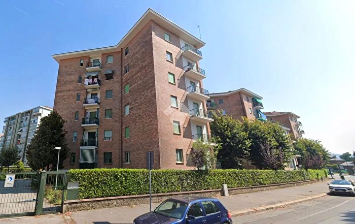 Appartamento con 5 locali in vendita in Via Nallino, Torino