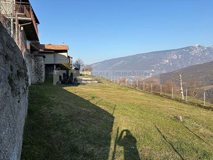 Casa in vendita in Via Sotto Prada, Brentonico