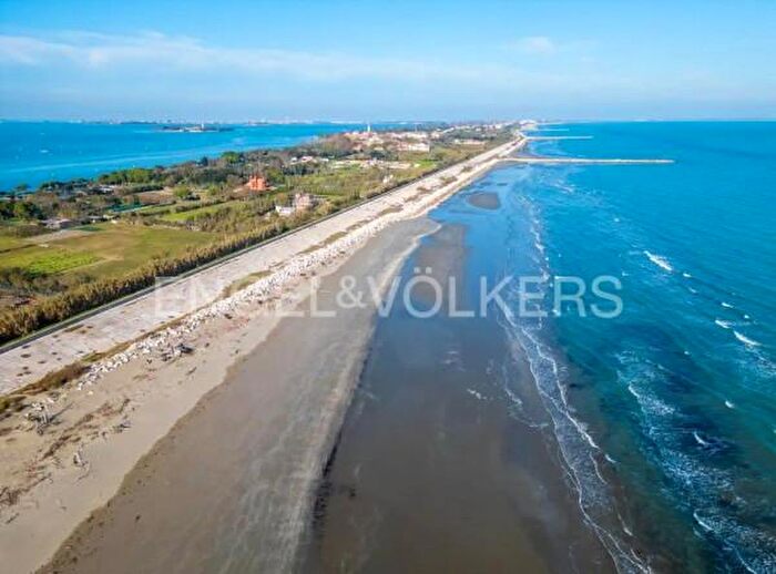 Appartamento trilocale in vendita in Strada della Droma, Venezia