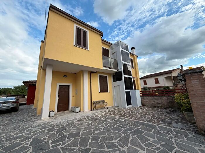 Case in Vendita e in Affitto - 2