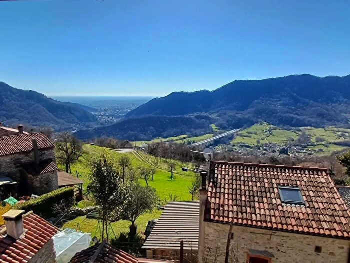 Casa con 8 locali in vendita in Via Vizza, Vittorio Veneto