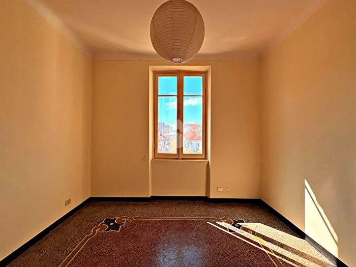 Appartamento quadrilocale in vendita in Via Albenga, Savona