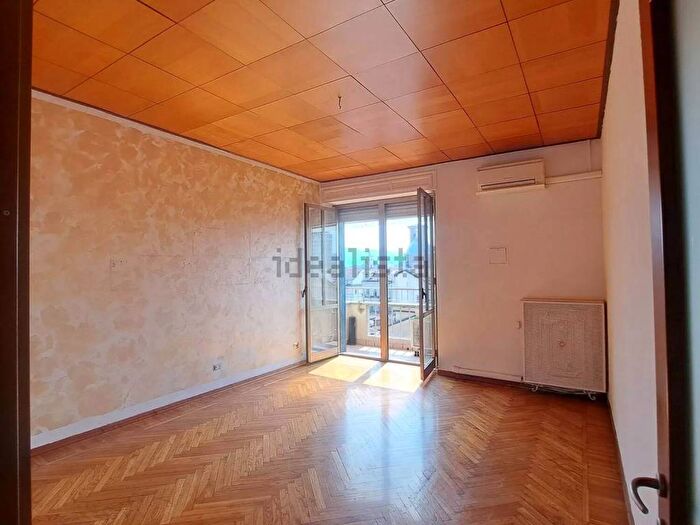 Appartamento quadrilocale in affitto in Via Giuseppe Barbaroux, Quadrilatero Romano, Torino