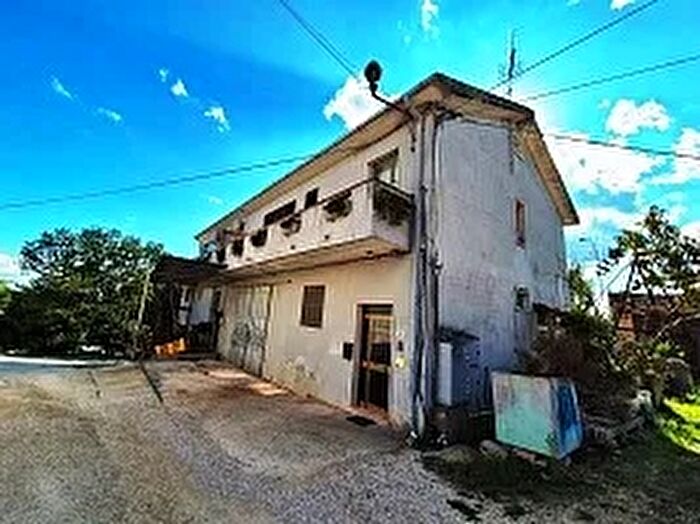 Casa con 10 locali in vendita in Strada delle Cave Chieti Ch, Chieti