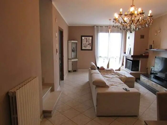 Casa con 6 locali in vendita in Concordia Sulla Secchia