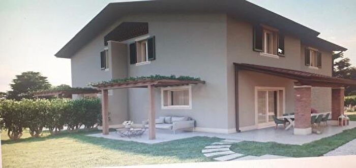 Casa con 6 locali in vendita in Via Pietro Funai a, Barga